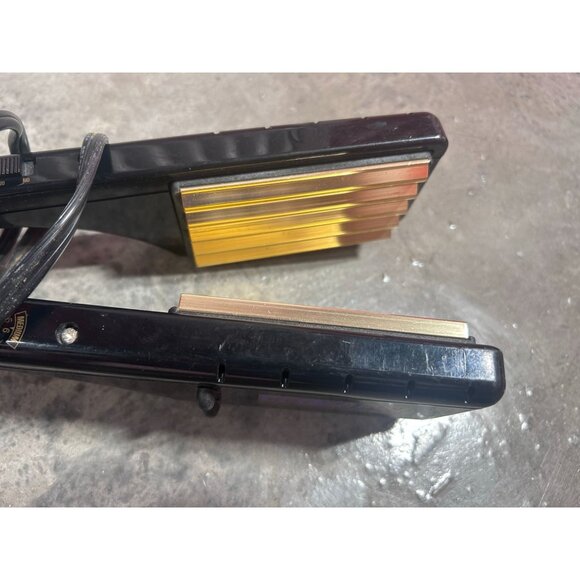 Hot Tools Professional Crimper Gold Collection 2 Inches Curling Iron 10 Heat Set - Picture 8 of 9